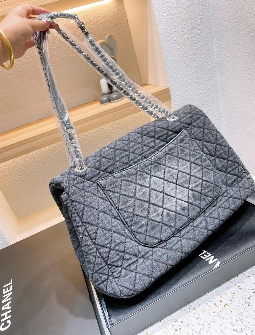 Large Chanel woman Handbag